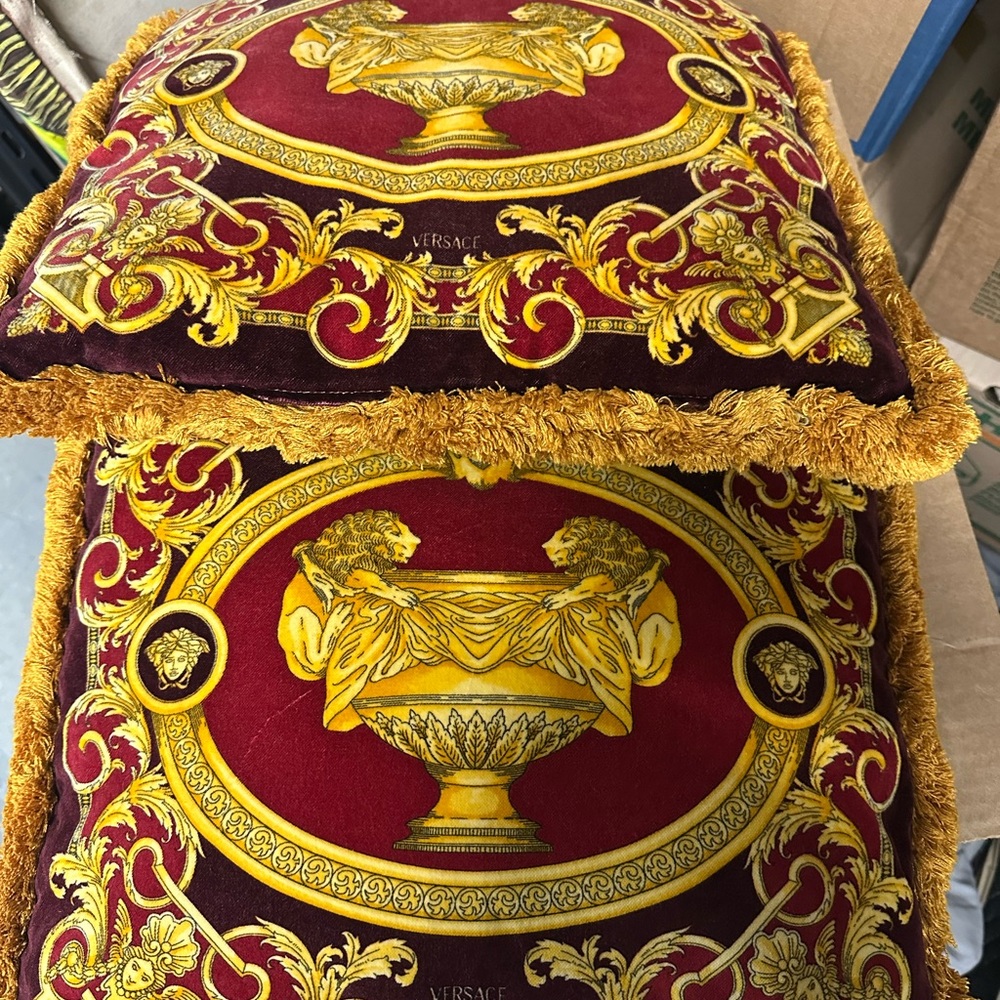 🔥Versace Barocco Medusa Reversible Pillows🔥 - Picture 5 of 6